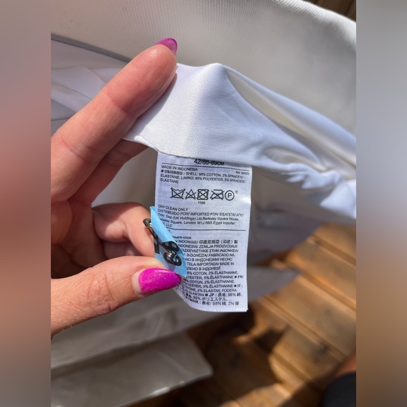 BANANA REPUBLIC Pique blazer in white. Size 4 Tall. EUC. - Picture 8 of 14